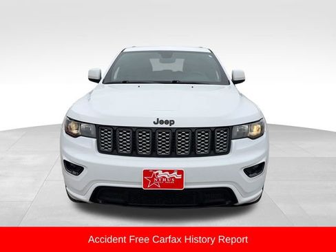 Used 2018 Jeep Grand Cherokee Altitude image 2