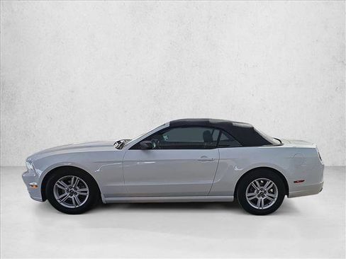 Used 2014 Ford Mustang Convertible image 2