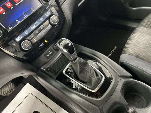 Used 2018 Nissan Rogue SV AWD/4WD image 18