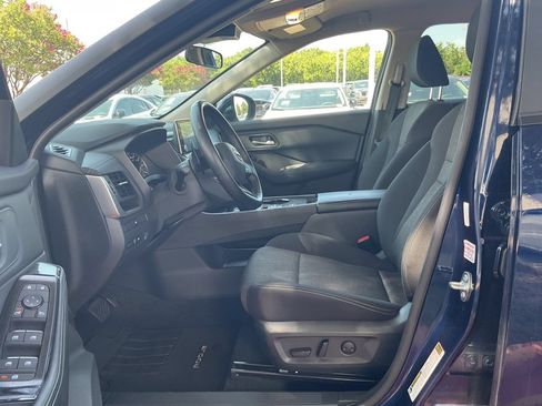 Used 2025 Nissan Rogue SV FWD image 8