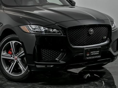 Used 2017 Jaguar F-PACE S image 2