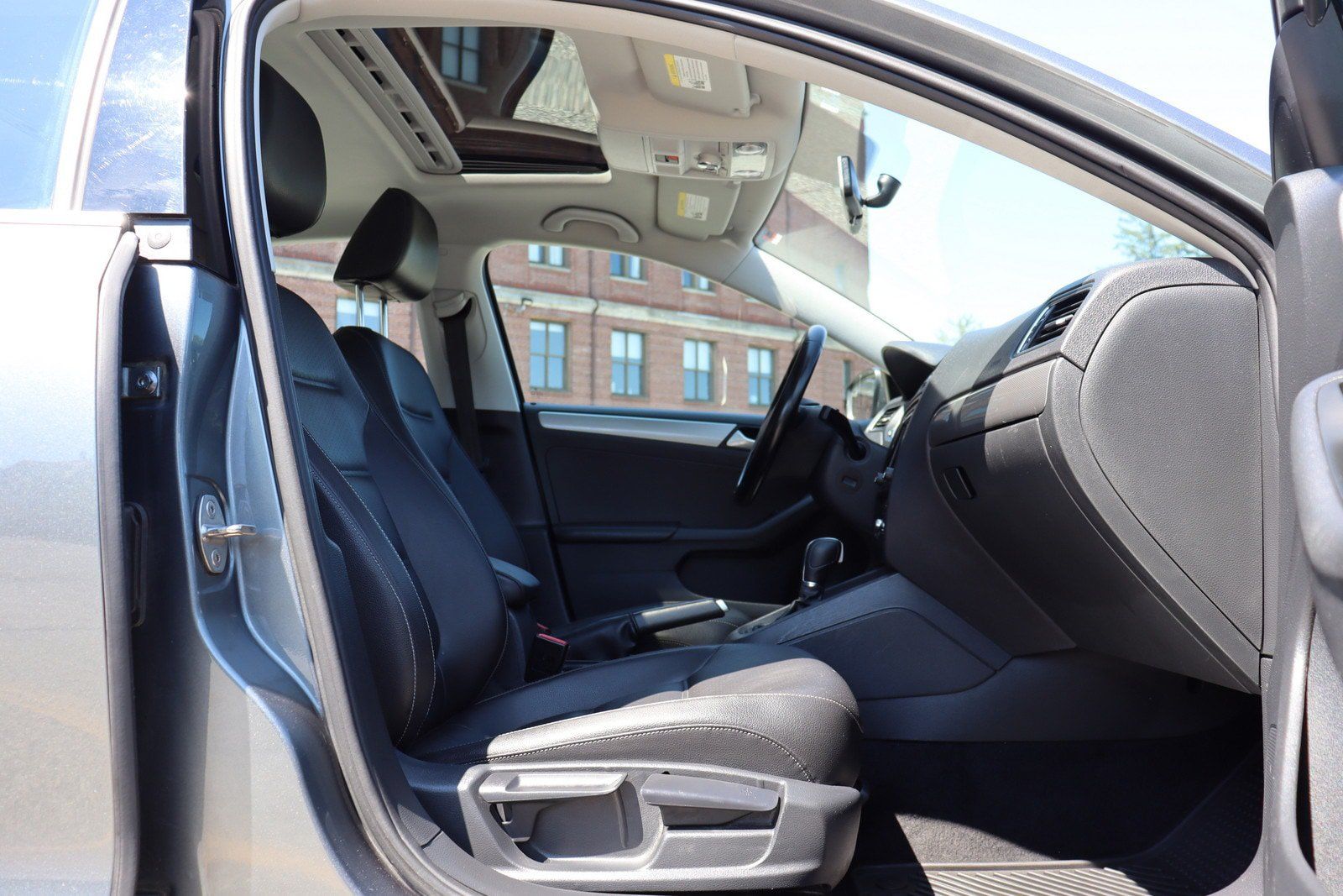 Used 2018 Volkswagen Jetta SE FWD image 18