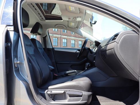 Used 2018 Volkswagen Jetta SE FWD image 18