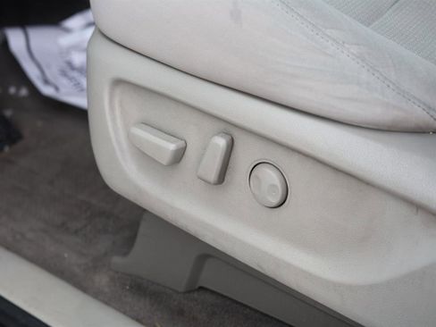 Used 2017 Kia Sedona LX image 7