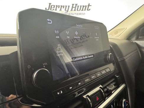 Used 2024 Nissan Pathfinder Platinum FWD image 24