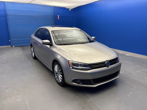Used 2014 Volkswagen Jetta TDI FWD image 2