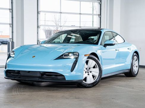 Used 2021 Porsche Taycan image 2