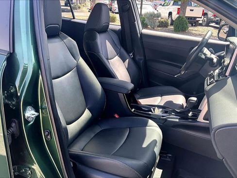 Used 2022 Toyota Corolla Cross XLE w/ Convenience Package image 8