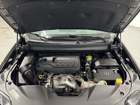 Used 2019 Jeep Cherokee Latitude Plus w/ Cold Weather Group image 39