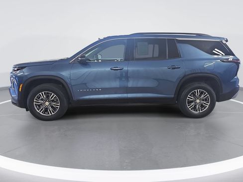 Used 2025 Chevrolet Traverse LT w/ Driver Confidence Package AWD/4WD image 7