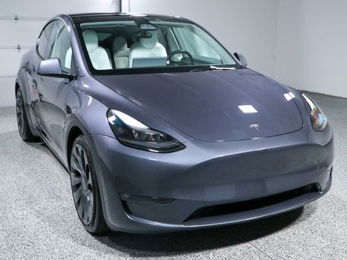 Used 2023 Tesla Model Y Long Range AWD/4WD image 5