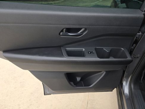 Used 2023 Nissan Pathfinder SV image 14