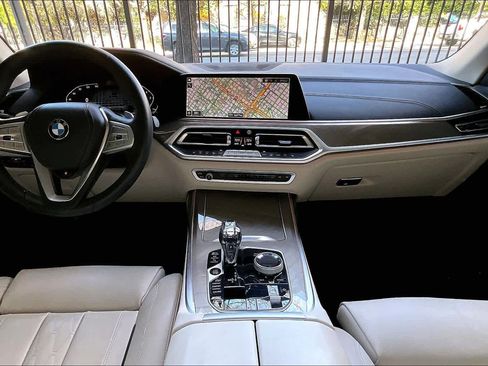 Used 2022 BMW X7 xDrive40i w/ Premium Package image 15