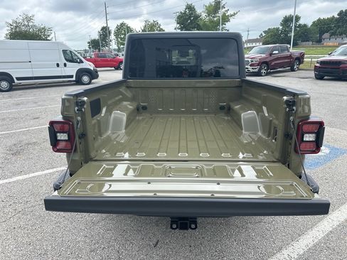 New 2025 Jeep Gladiator Sport image 40