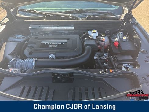 Used 2024 Cadillac XT4 Premium Luxury FWD image 13