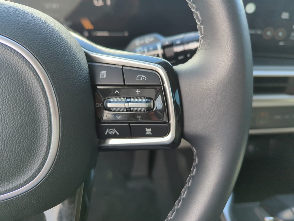 Used 2025 Kia Sorento S w/ Panoramic Sunroof Package FWD image 23