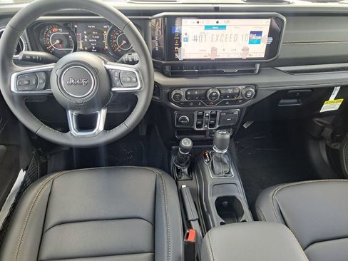 New 2025 Jeep Wrangler Unlimited Sahara AWD/4WD image 18