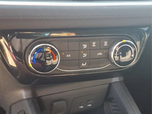 Used 2024 Chevrolet TrailBlazer LT w/ Driver Confidence Package FWD image 10