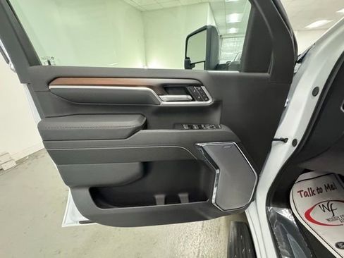 New 2026 GMC Sierra 2500 Denali w/ Denali Reserve Package image 13