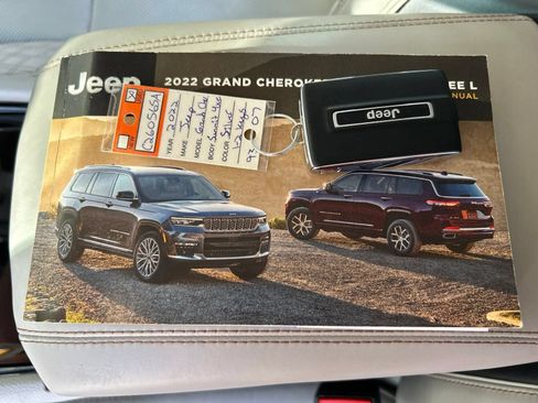 Used 2022 Jeep Grand Cherokee Summit w/ Advanced Protech Group IV AWD/4WD image 18