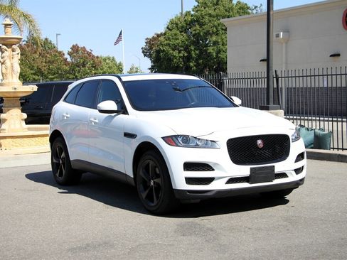 Used 2018 Jaguar F-PACE Premium image 3
