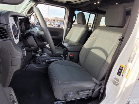 Used 2024 Jeep Wrangler Sahara image 8
