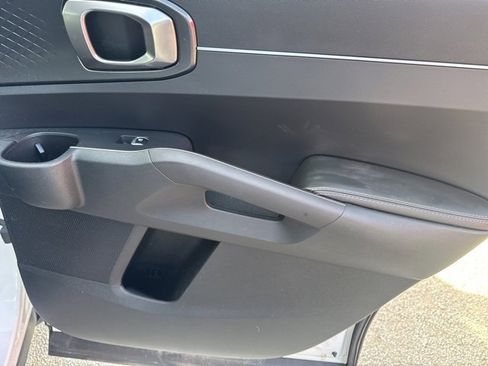 Used 2024 Kia Sorento S w/ Panoramic Sunroof Package image 12