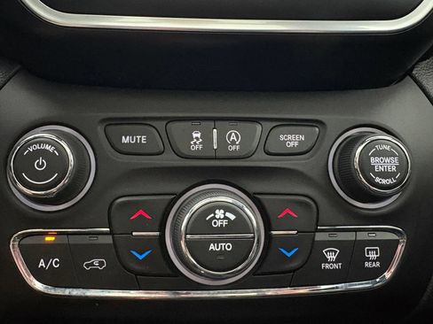 Used 2021 Jeep Cherokee Latitude Lux 80th Anniv w/ Quick Order Package 26U 80TH AWD/4WD image 28