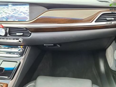 Used 2019 Genesis G90 3.3T Premium RWD image 36