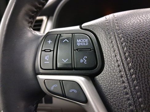 Used 2019 Toyota Highlander XLE image 15