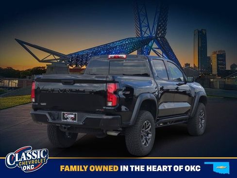 Used 2025 Chevrolet Colorado ZR2 w/ Technology Package AWD/4WD image 7