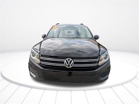 Used 2016 Volkswagen Tiguan S image 9