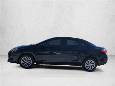 Used 2017 Toyota Corolla LE image 8