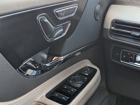 Used 2021 Lincoln Corsair Reserve image 24