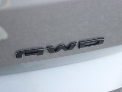 Used 2023 GMC Terrain SLE w/ Driver Convenience Package AWD/4WD image 11