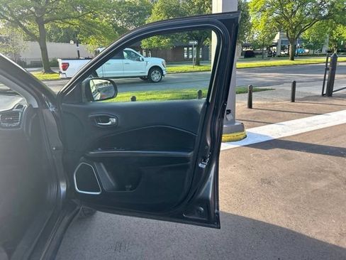 Used 2019 Jeep Compass Limited AWD/4WD image 12
