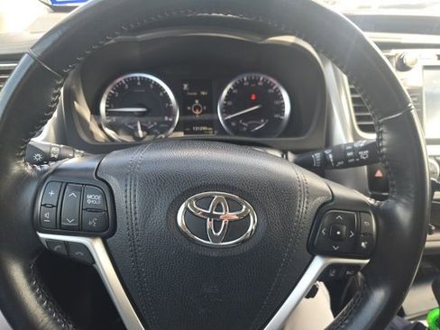 Used 2017 Toyota Highlander XLE image 10