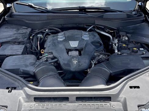 Used 2018 Maserati Levante AWD/4WD image 30