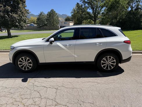 Used 2023 Mercedes-Benz GLC 300 4MATIC image 3