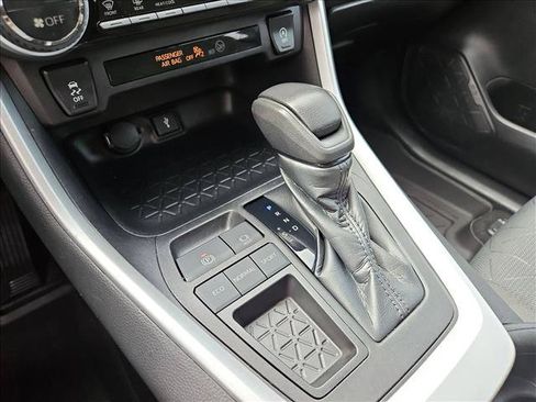Used 2021 Toyota RAV4 XLE w/ Convenience Package FWD image 12