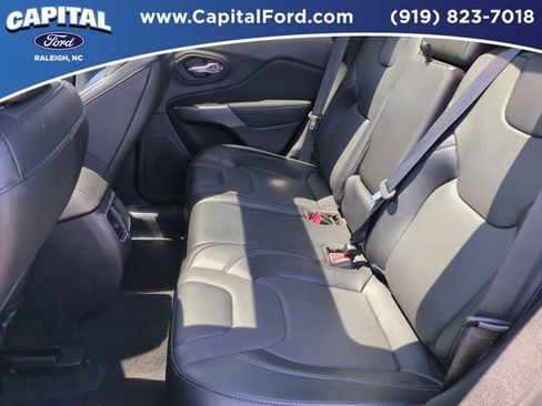 Used 2022 Jeep Cherokee Limited AWD/4WD image 22