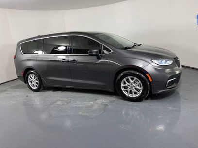 Used 2023 Chrysler Pacifica Touring-L