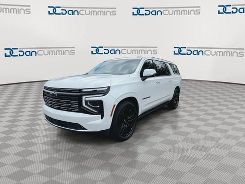 Used 2025 Chevrolet Suburban High Country AWD/4WD image 4