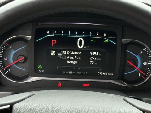 Used 2022 Honda Pilot Touring image 16