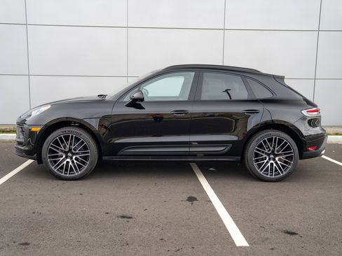 New 2026 Porsche Macan image 2