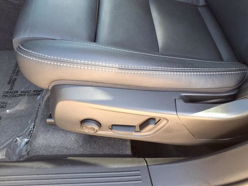 Certified 2024 Volvo XC40 B5 Plus image 22