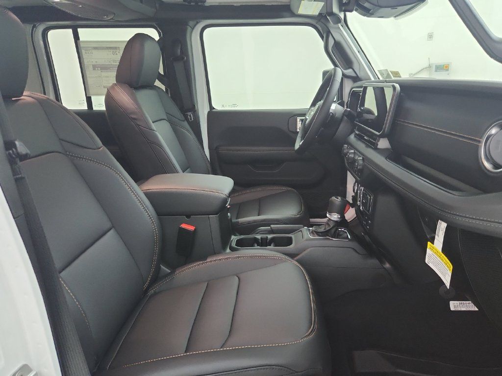 New 2026 Jeep Wrangler Unlimited Sahara AWD/4WD image 33