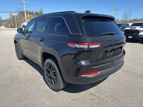 New 2026 Jeep Grand Cherokee Altitude image 3
