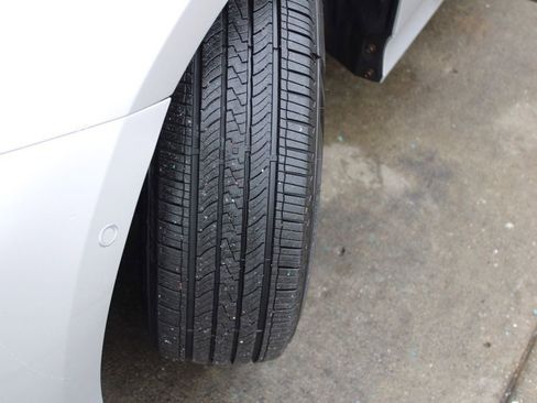 Used 2020 Toyota Prius LE image 13