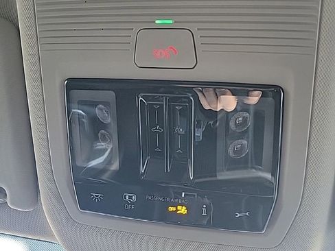 Certified 2025 Volkswagen Atlas Peak Edition SE image 9